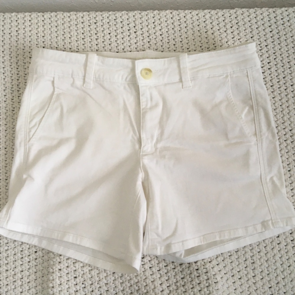 AMERICAN EAGLE OUTFITTERS SUPPER STRETCH WHITE SHORTS WOMAN SIZE 8